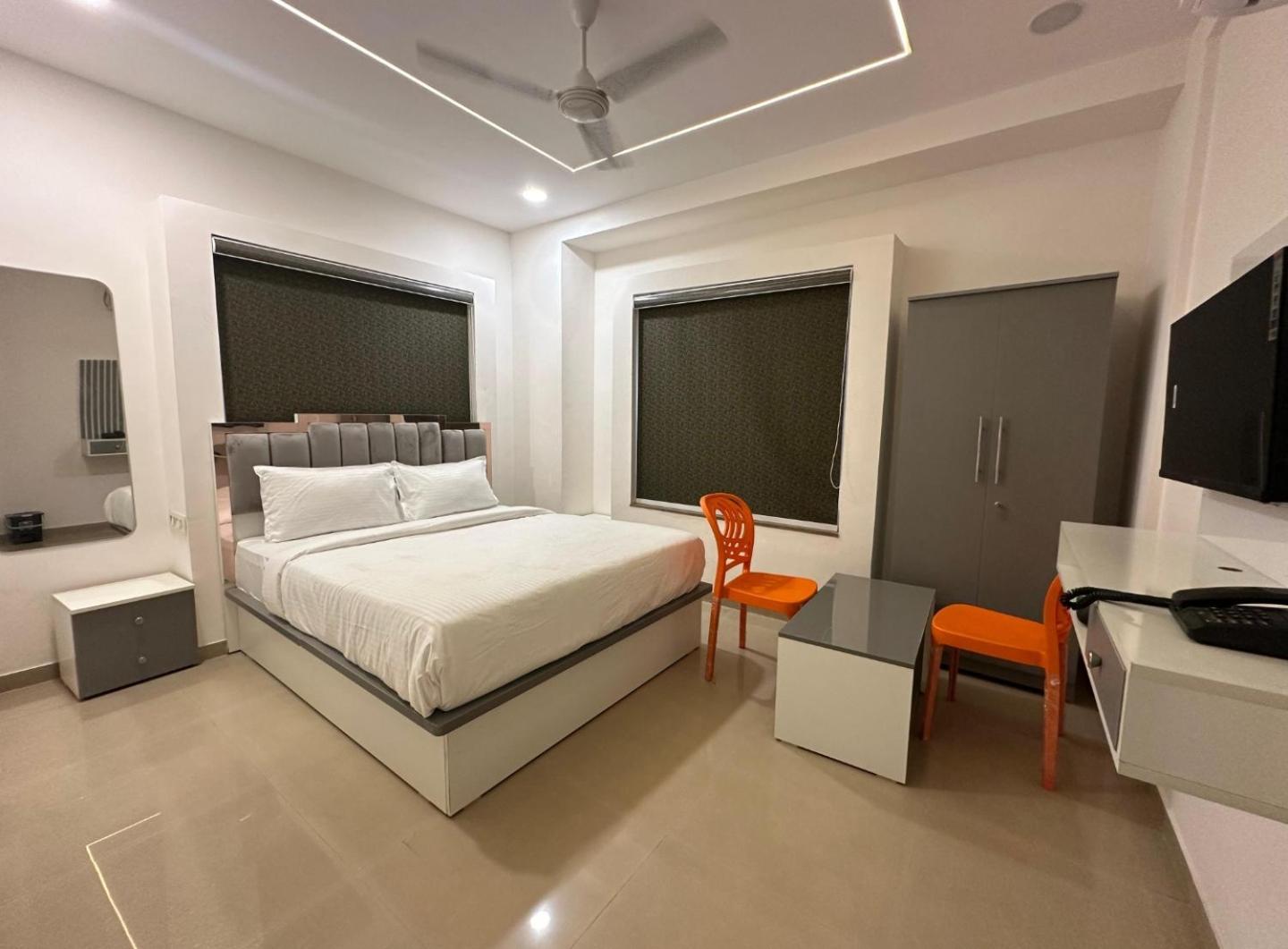 Hotel O The Leela Inn Poona Buitenkant foto