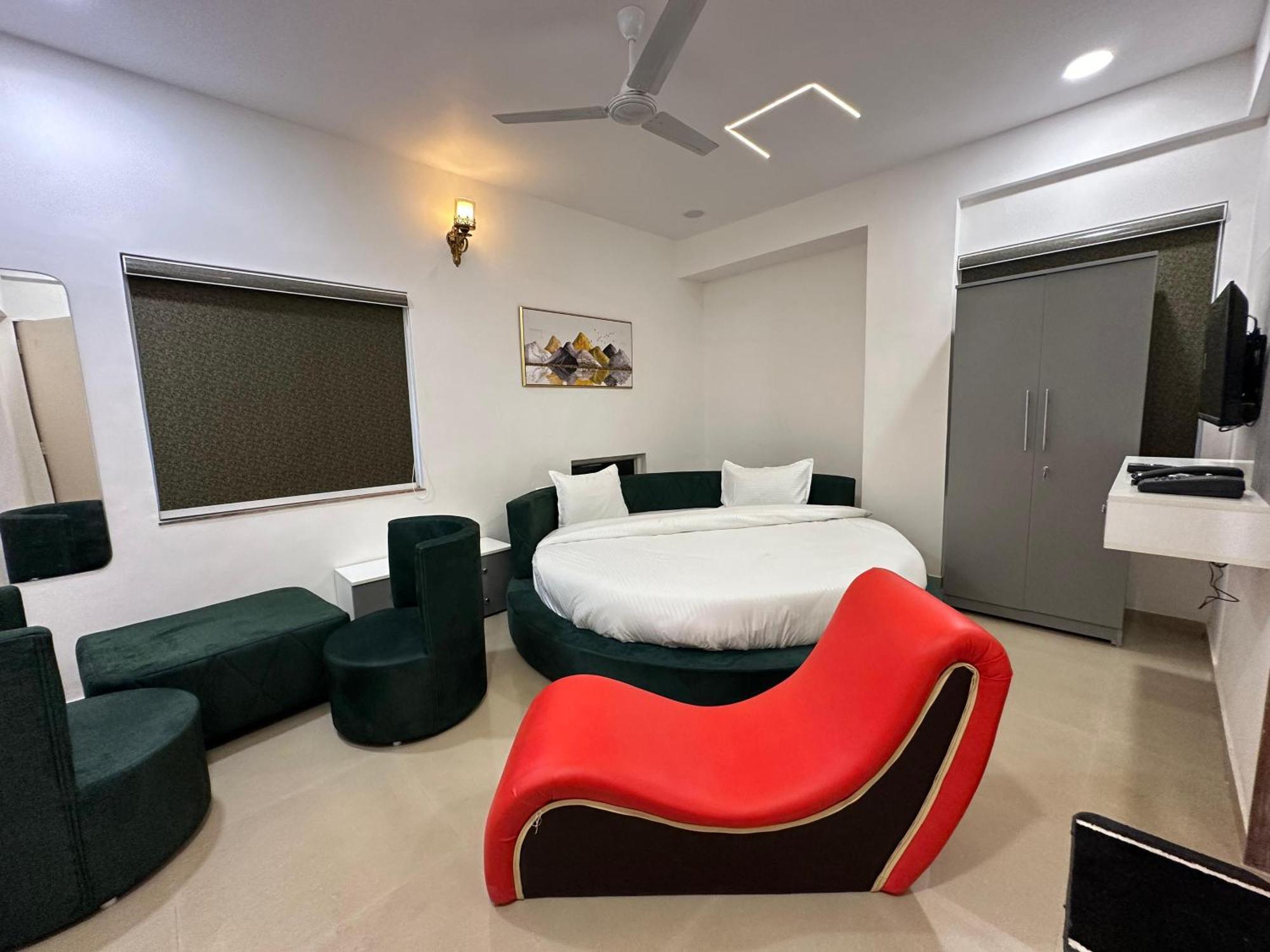 Hotel O The Leela Inn Poona Buitenkant foto